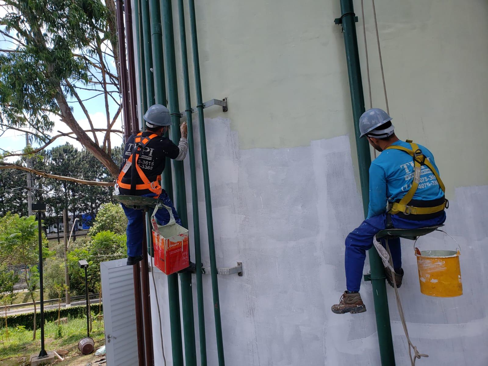 Processo de pintura em fachada